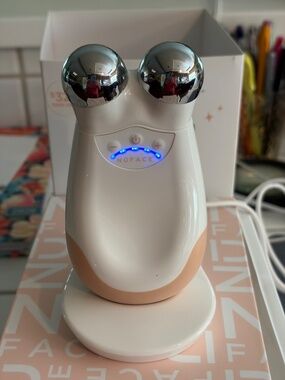 NuFACE TRINITY FACIAL TONING  MICROCURRENT DEVICE WITH LIP & EYE ATTACHMENT
